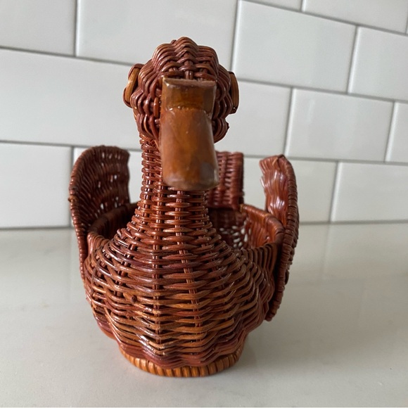 Lovely Small Wicker Brown Bird Duck Swan Basket - Picture 4 of 5